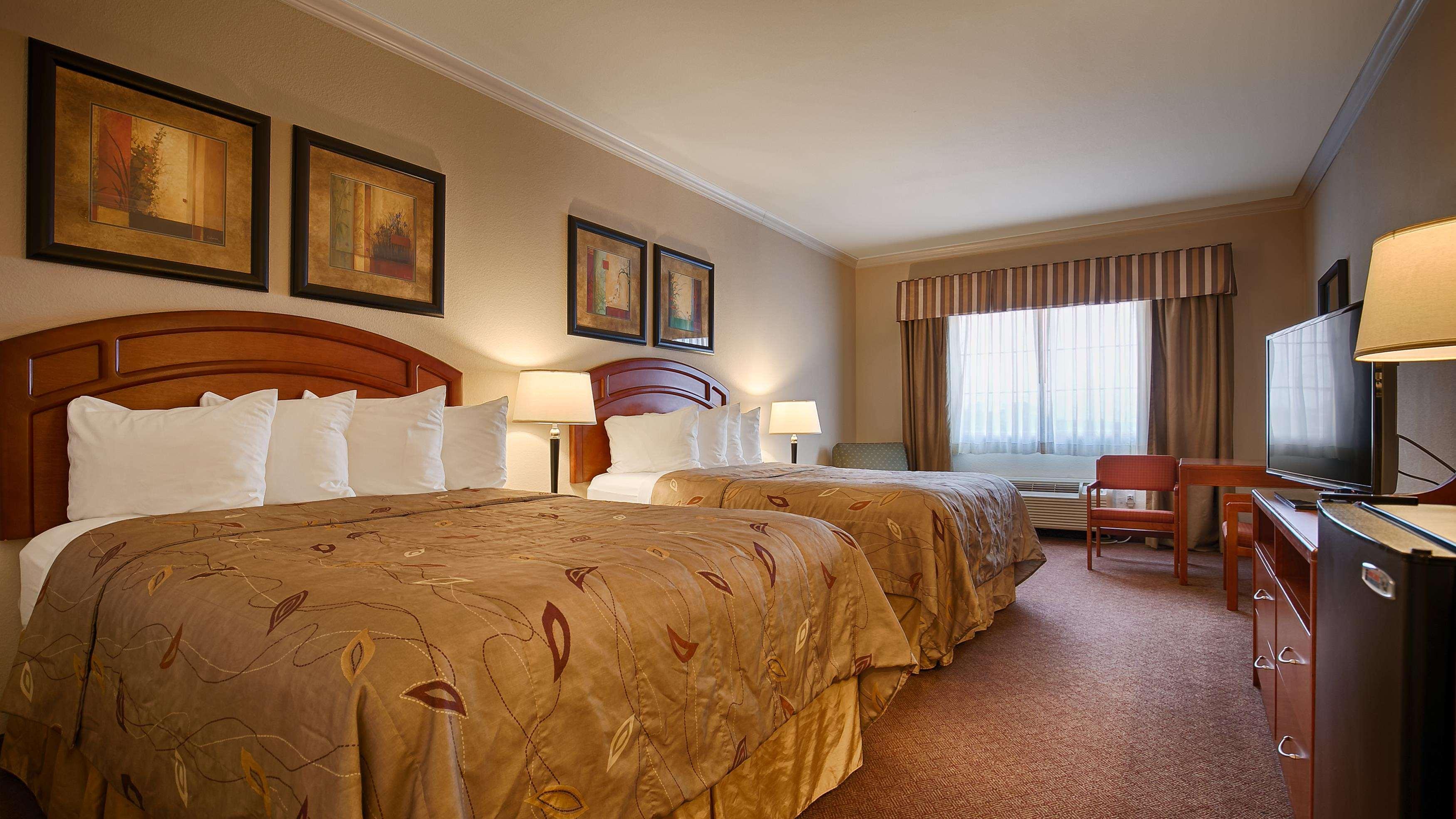 Best Western Inn & Suites Cleveland Exterior photo