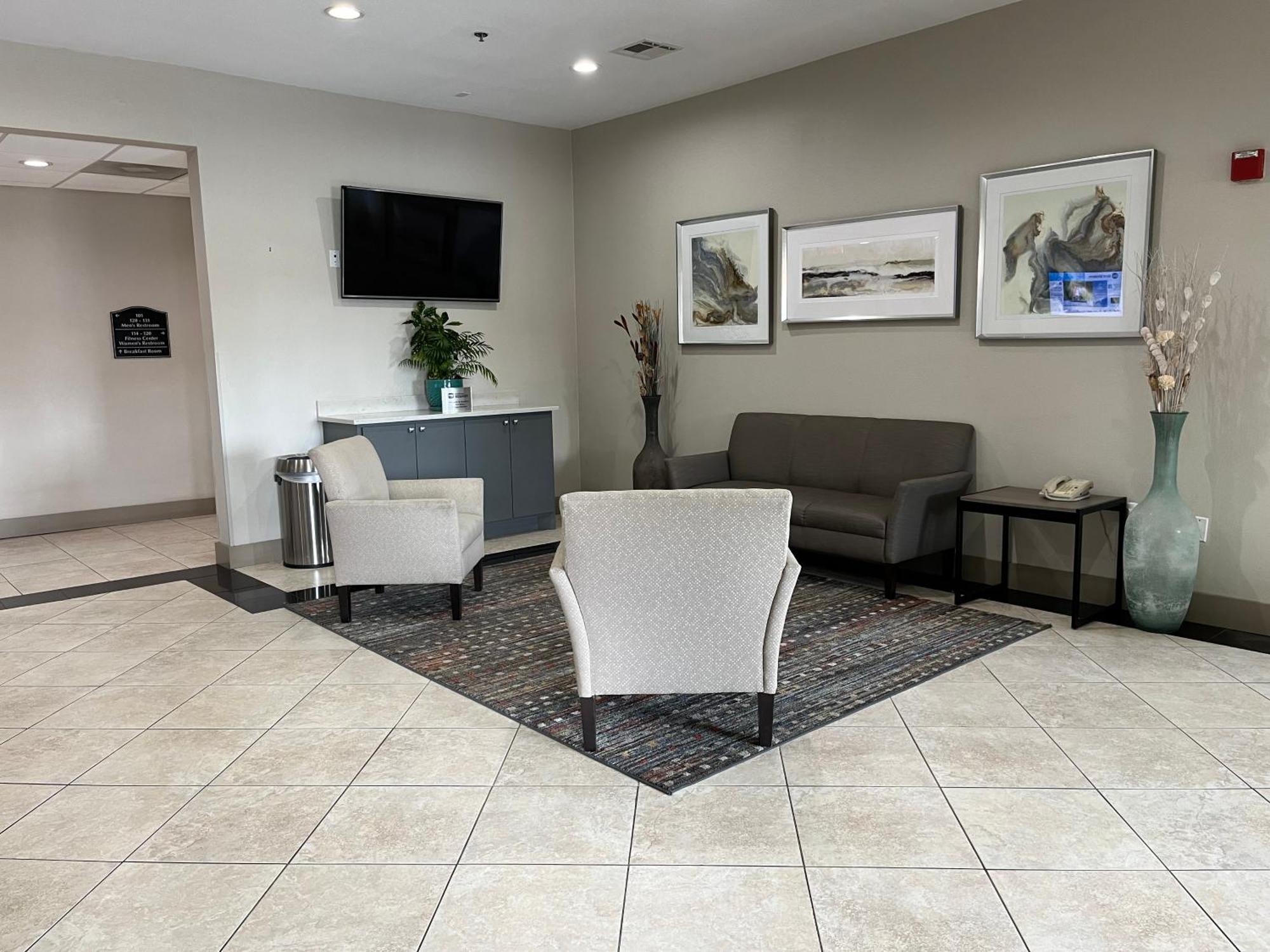 Best Western Inn & Suites Cleveland Exterior photo