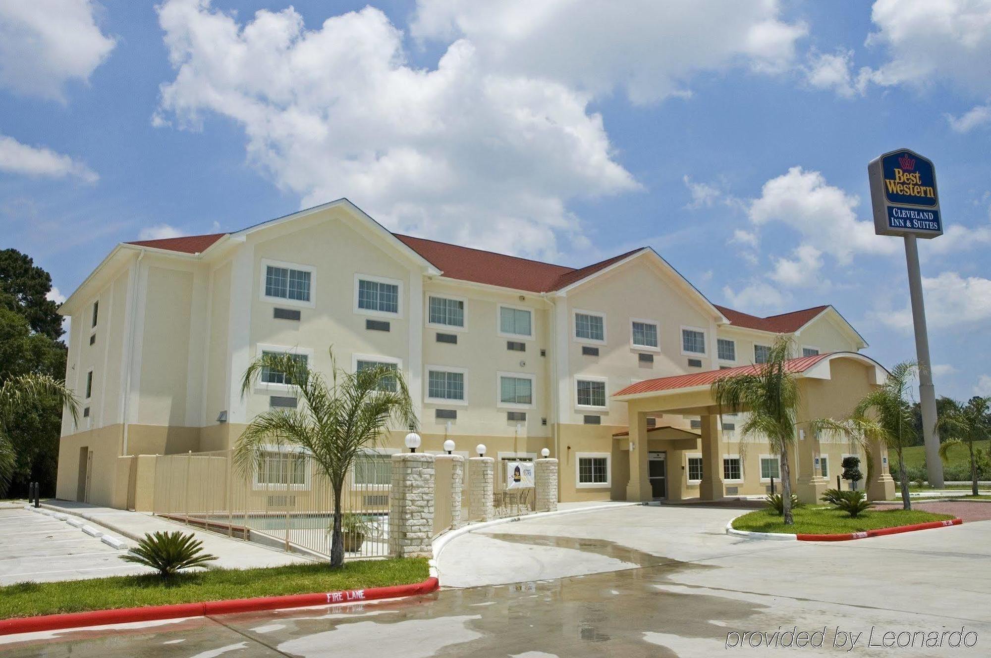 Best Western Inn & Suites Cleveland Exterior photo